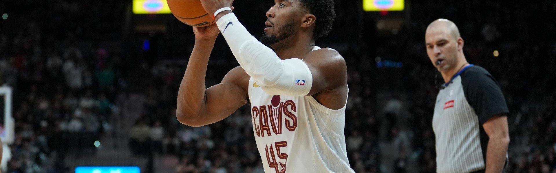 博鱼体育-复出可惜空砍！米切尔20中10拿到30分7板8助全面数据 下半场19分