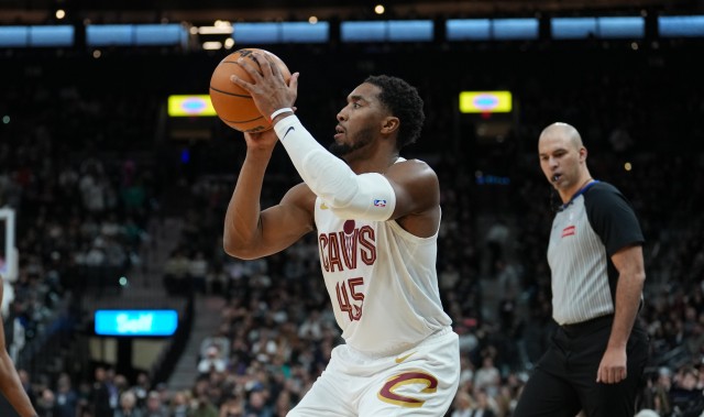 博鱼体育-复出可惜空砍！米切尔20中10拿到30分7板8助全面数据 下半场19分