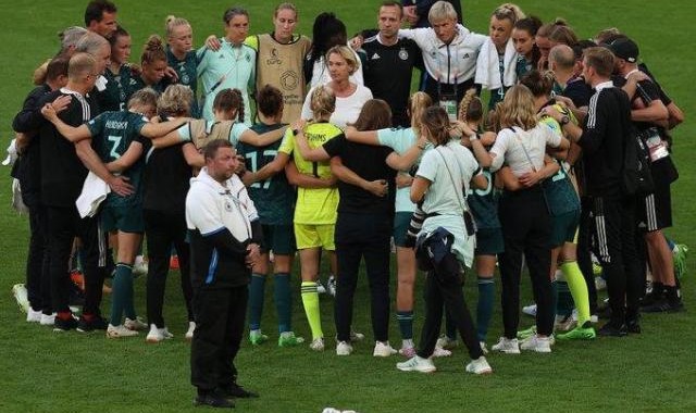 博鱼官网-三狮女足封后年轻队长落泪：终将多年偏见踩在脚底