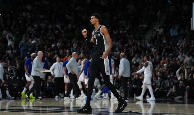 博鱼下载-米奇：文班出场时间得看他的恢复 会慢慢增加但短期不会打40分钟