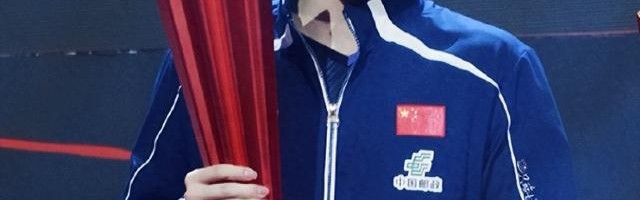 博鱼官网-王楚钦抵达北京！过安检一脸疲惫眼袋超明显 日媒盛赞当今乒坛最强|大满贯|WTT|新加坡|林昀儒|国乒_新浪体育_新浪新闻